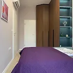 Apartment Lovely 1-bedroom In Wifi-netflix-ac Tirana