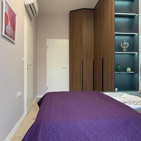 아파트 Lovely 1-bedroom In Wifi-netflix-ac 티라나