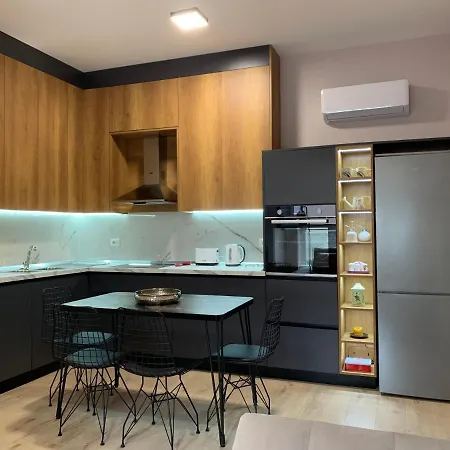 Lovely 1-bedroom In Wifi-netflix-ac Tirana