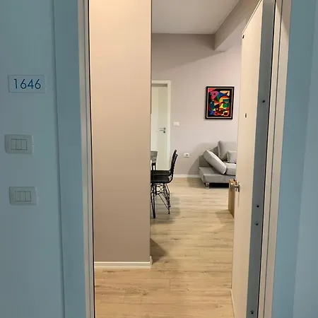 Apartment Lovely 1-bedroom In Wifi-netflix-ac Tirana