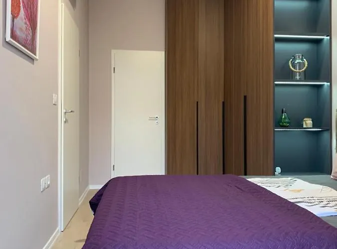 Apartment Lovely 1-bedroom In Wifi-netflix-ac Tirana