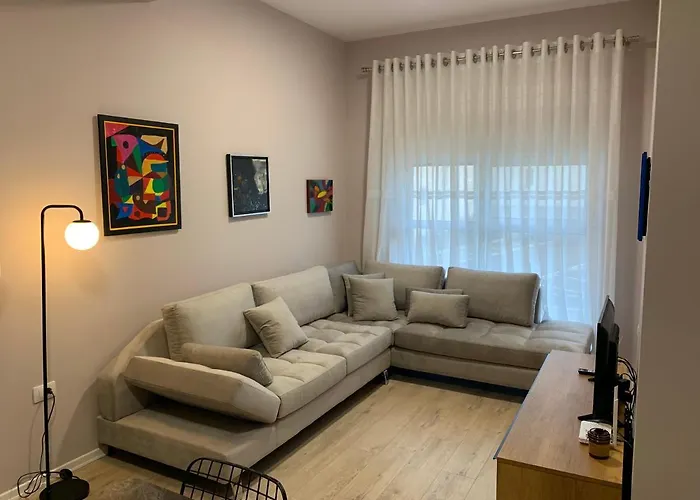 Lovely 1-bedroom In Wifi-netflix-ac Tirana